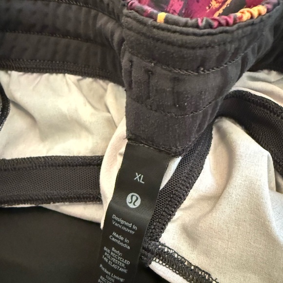 Men’s Lulu Lemon 7 Inch Pace Breaker Shorts - Picture 3 of 3